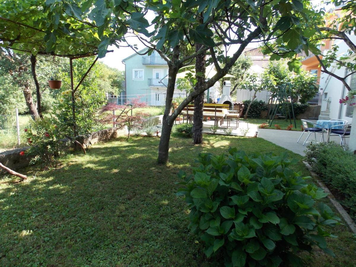 Apartments Cutic Malinska Exterior foto