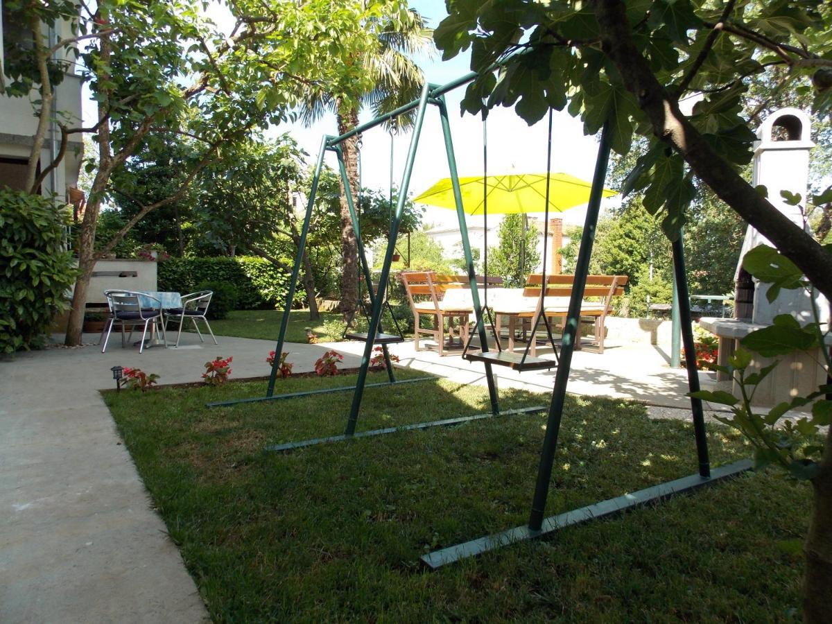 Apartments Cutic Malinska Exterior foto