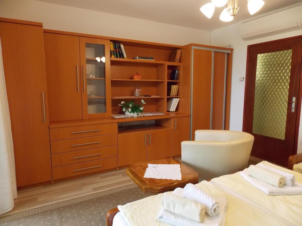 Apartments Cutic Malinska Exterior foto