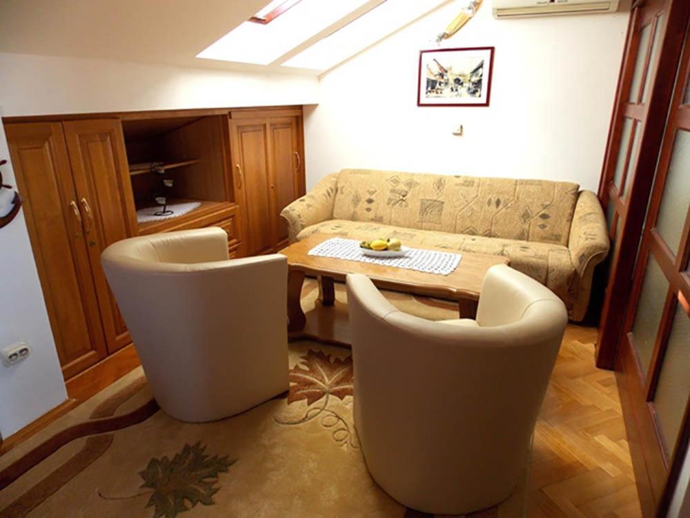 Apartments Cutic Malinska Exterior foto